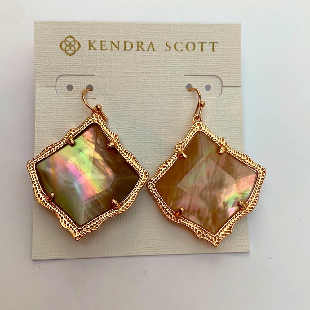 NWT Kendra Scott RARE Kirsten Earrings Brown Pearl & Rose Gold